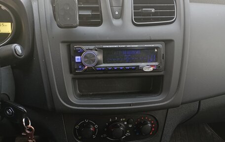 Renault Logan II, 2019 год, 700 000 рублей, 5 фотография