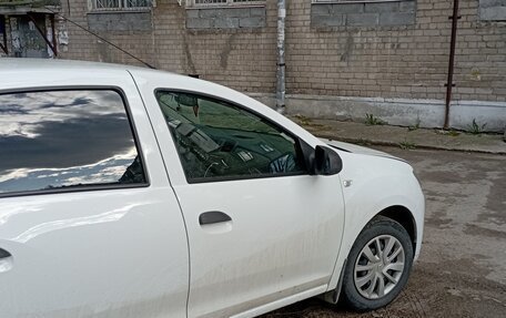 Renault Logan II, 2019 год, 700 000 рублей, 2 фотография