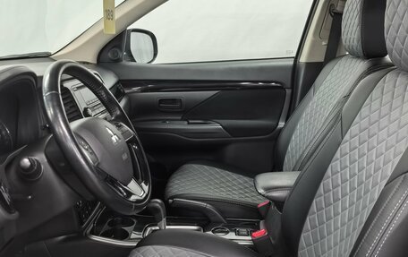 Mitsubishi Outlander III рестайлинг 3, 2019 год, 2 050 000 рублей, 9 фотография