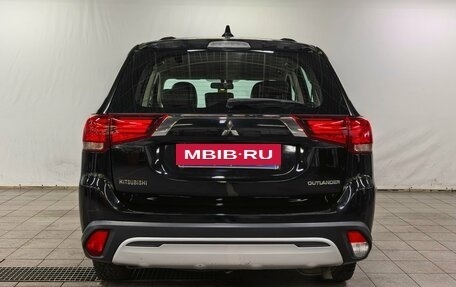 Mitsubishi Outlander III рестайлинг 3, 2019 год, 2 050 000 рублей, 6 фотография