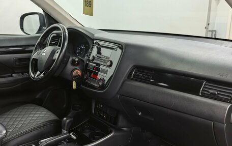 Mitsubishi Outlander III рестайлинг 3, 2019 год, 2 050 000 рублей, 21 фотография