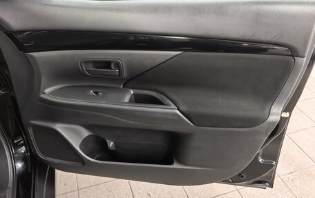 Mitsubishi Outlander III рестайлинг 3, 2019 год, 2 050 000 рублей, 20 фотография