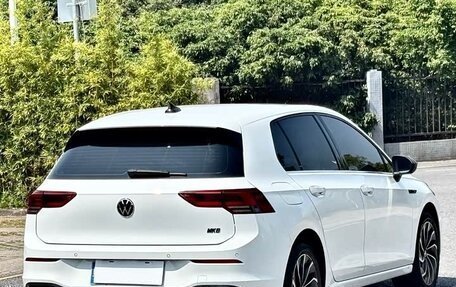 Volkswagen Golf VIII, 2022 год, 2 050 000 рублей, 2 фотография