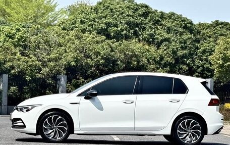 Volkswagen Golf VIII, 2022 год, 2 050 000 рублей, 7 фотография