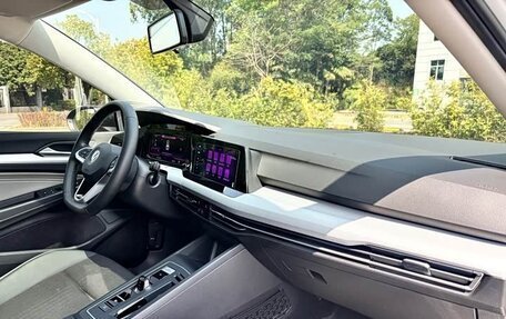 Volkswagen Golf VIII, 2022 год, 2 050 000 рублей, 12 фотография