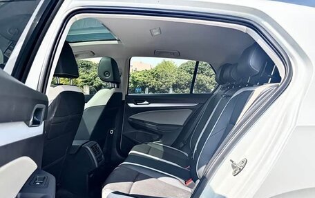 Volkswagen Golf VIII, 2022 год, 2 050 000 рублей, 14 фотография