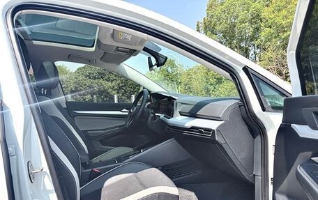 Volkswagen Golf VIII, 2022 год, 2 050 000 рублей, 13 фотография