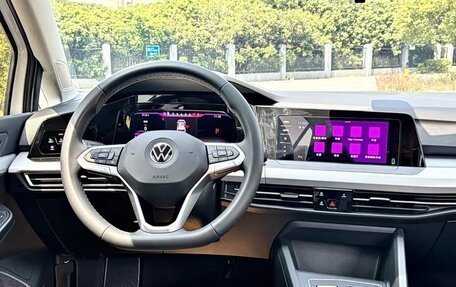 Volkswagen Golf VIII, 2022 год, 2 050 000 рублей, 17 фотография