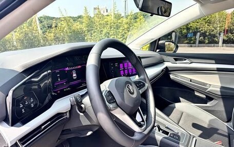 Volkswagen Golf VIII, 2022 год, 2 050 000 рублей, 21 фотография