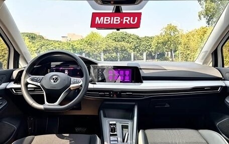 Volkswagen Golf VIII, 2022 год, 2 050 000 рублей, 15 фотография