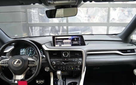 Lexus RX IV рестайлинг, 2017 год, 3 990 000 рублей, 11 фотография