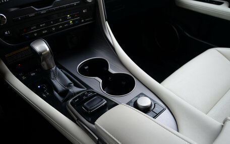 Lexus RX IV рестайлинг, 2017 год, 3 990 000 рублей, 18 фотография