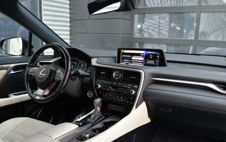 Lexus RX IV рестайлинг, 2017 год, 3 990 000 рублей, 20 фотография