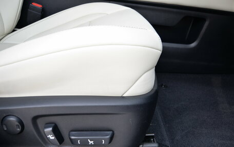 Lexus RX IV рестайлинг, 2017 год, 3 990 000 рублей, 34 фотография