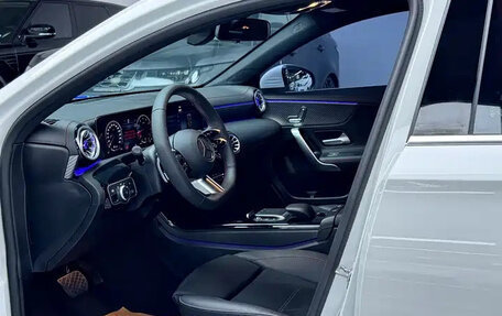 Mercedes-Benz A-Класс, 2023 год, 1 727 000 рублей, 8 фотография