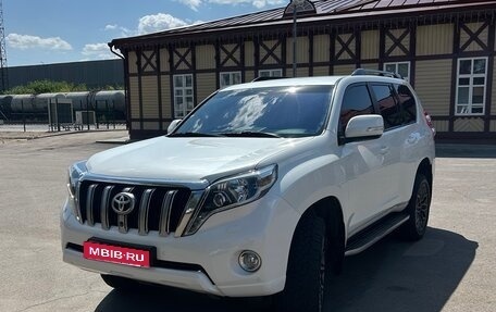 Toyota Land Cruiser Prado 150 рестайлинг 2, 2016 год, 3 850 000 рублей, 1 фотография