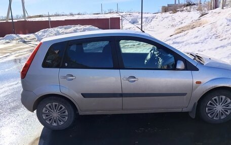 Ford Fiesta, 2006 год, 300 000 рублей, 2 фотография