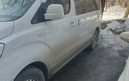 Hyundai H-1 II рестайлинг, 2010 год, 1 303 000 рублей, 3 фотография