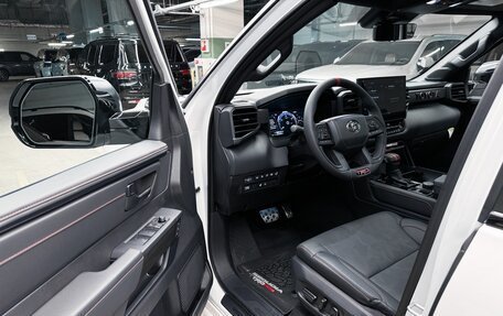 Toyota Sequoia, 2025 год, 15 990 000 рублей, 17 фотография