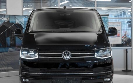 Volkswagen Multivan T6 рестайлинг, 2019 год, 3 945 000 рублей, 2 фотография
