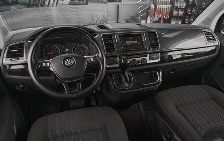 Volkswagen Multivan T6 рестайлинг, 2019 год, 3 945 000 рублей, 8 фотография