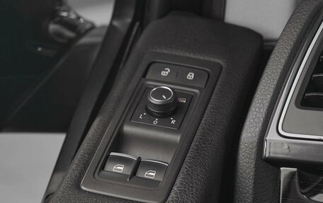 Volkswagen Multivan T6 рестайлинг, 2019 год, 3 945 000 рублей, 14 фотография