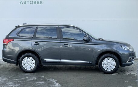 Mitsubishi Outlander III рестайлинг 3, 2017 год, 1 890 000 рублей, 4 фотография