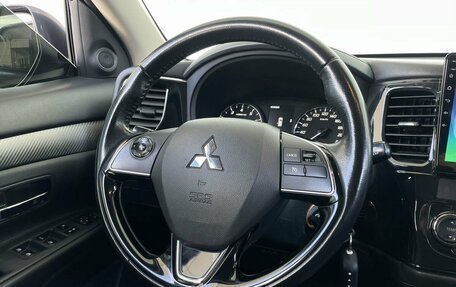 Mitsubishi Outlander III рестайлинг 3, 2017 год, 1 890 000 рублей, 14 фотография