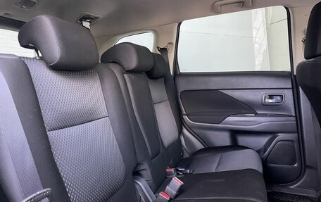 Mitsubishi Outlander III рестайлинг 3, 2017 год, 1 890 000 рублей, 29 фотография