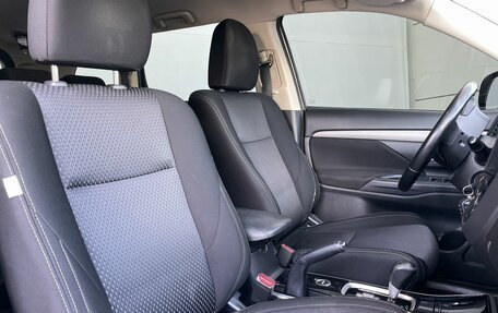 Mitsubishi Outlander III рестайлинг 3, 2017 год, 1 890 000 рублей, 28 фотография