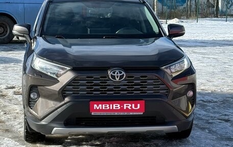 Toyota RAV4, 2020 год, 3 950 000 рублей, 3 фотография