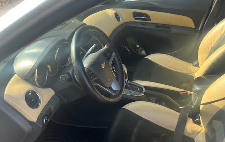 Chevrolet Cruze II, 2010 год, 560 000 рублей, 9 фотография