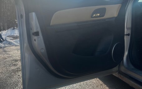 Chevrolet Cruze II, 2010 год, 560 000 рублей, 7 фотография