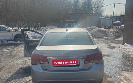 Chevrolet Cruze II, 2010 год, 560 000 рублей, 4 фотография