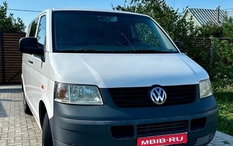 Volkswagen Transporter T5 рестайлинг, 2004 год, 700 000 рублей, 1 фотография