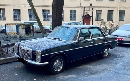 Mercedes-Benz W114, 1975 год, 500 000 рублей, 1 фотография