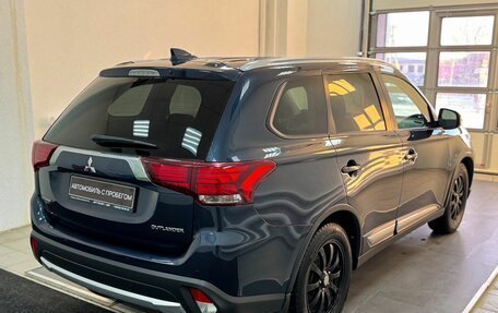 Mitsubishi Outlander III рестайлинг 3, 2018 год, 1 750 000 рублей, 3 фотография