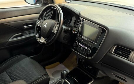 Mitsubishi Outlander III рестайлинг 3, 2018 год, 1 750 000 рублей, 5 фотография