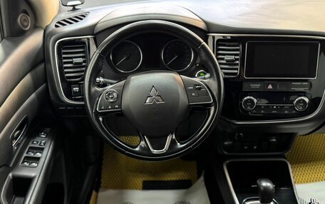 Mitsubishi Outlander III рестайлинг 3, 2018 год, 1 750 000 рублей, 8 фотография