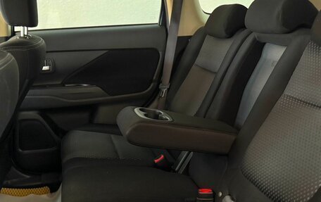 Mitsubishi Outlander III рестайлинг 3, 2018 год, 1 750 000 рублей, 16 фотография