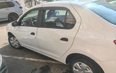 Renault Logan II, 2017 год, 800 000 рублей, 4 фотография