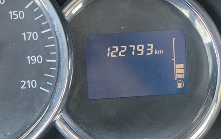 Renault Logan II, 2017 год, 800 000 рублей, 7 фотография