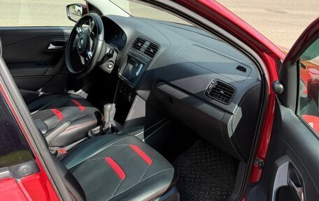 Volkswagen Polo VI (EU Market), 2011 год, 745 000 рублей, 2 фотография