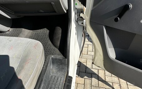 Volkswagen Transporter T5 рестайлинг, 2004 год, 700 000 рублей, 10 фотография