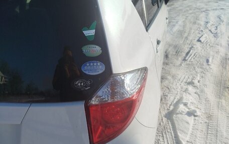 Toyota Ractis II, 2011 год, 750 000 рублей, 2 фотография