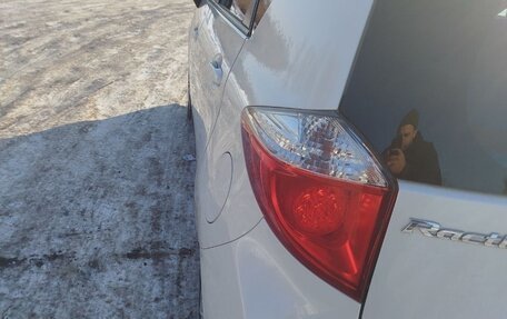 Toyota Ractis II, 2011 год, 750 000 рублей, 6 фотография