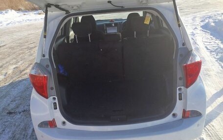 Toyota Ractis II, 2011 год, 750 000 рублей, 5 фотография