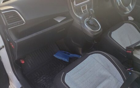 Toyota Ractis II, 2011 год, 750 000 рублей, 9 фотография