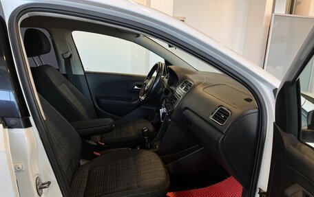 Volkswagen Polo VI (EU Market), 2018 год, 1 275 000 рублей, 28 фотография