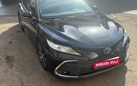 Toyota Camry, 2021 год, 3 850 000 рублей, 2 фотография